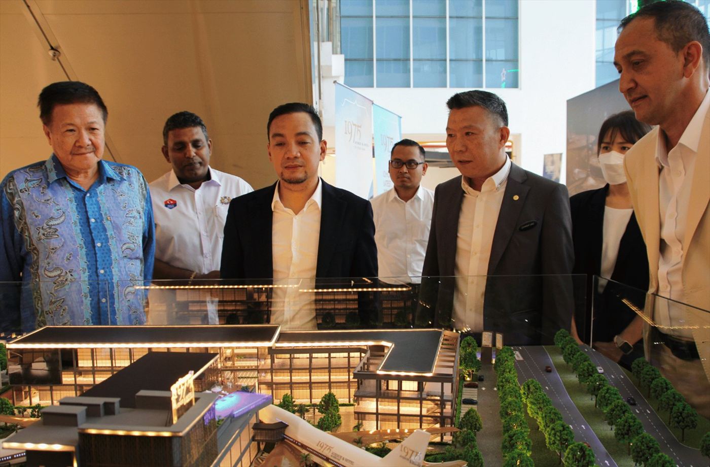 Guests viewing the 1975 Avenue & Hotel scale model